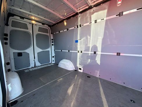 Used 2024 Mercedes-Benz Sprinter 2500 image 3