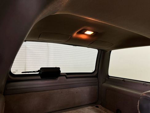 Used 2000 Chevrolet Tahoe Z71 w/ Comfort & Security Pkg image 45