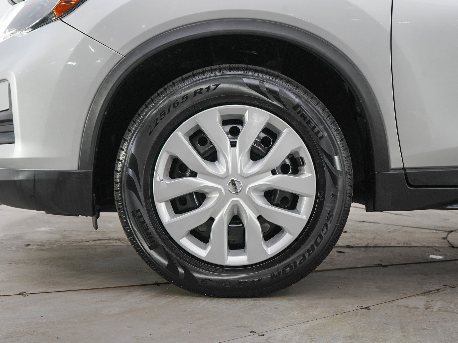 Used 2017 Nissan Rogue S AWD/4WD image 27