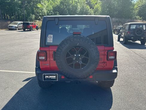 Used 2025 Jeep Wrangler Willys AWD/4WD image 6
