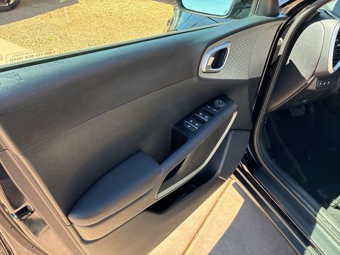 Certified 2025 Kia Soul LX FWD image 18