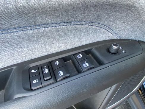 Used 2024 Jeep Compass Latitude image 18