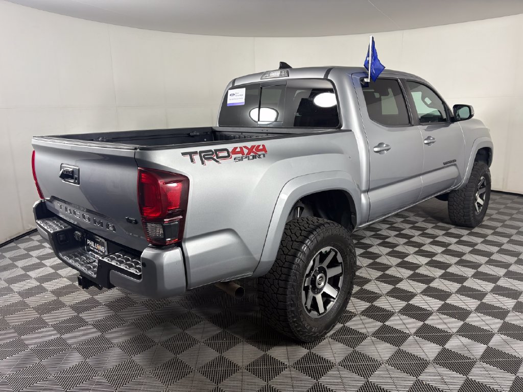 Used 2019 Toyota Tacoma TRD Sport w/ Technology Package AWD/4WD image 5
