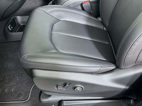 New 2026 Chrysler Pacifica Select w/ S Appearance Package FWD image 18