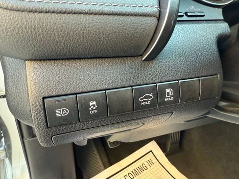 Used 2020 Toyota Camry SE image 11