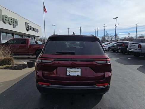 New 2026 Jeep Grand Cherokee Altitude AWD/4WD image 7