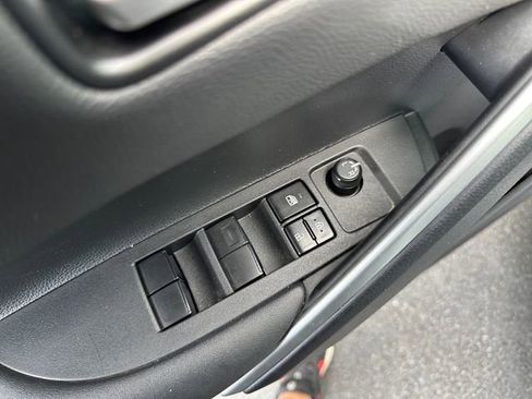 Used 2023 Toyota Corolla Cross XLE FWD image 19