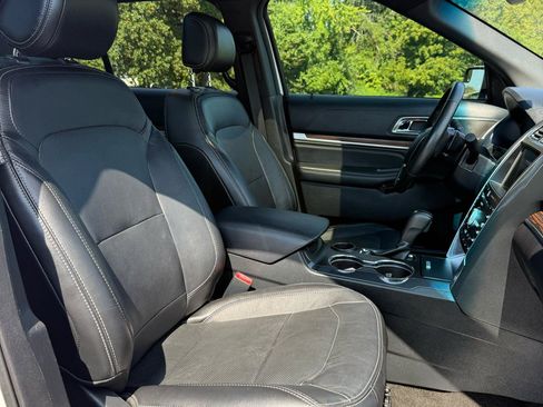Used 2016 Ford Explorer Limited FWD image 10