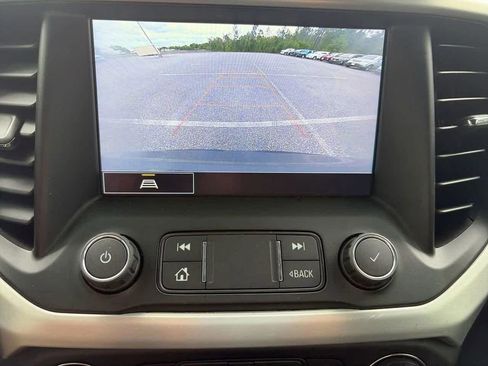 Used 2021 GMC Acadia SLT w/ LPO, Floor Liner Package FWD image 21
