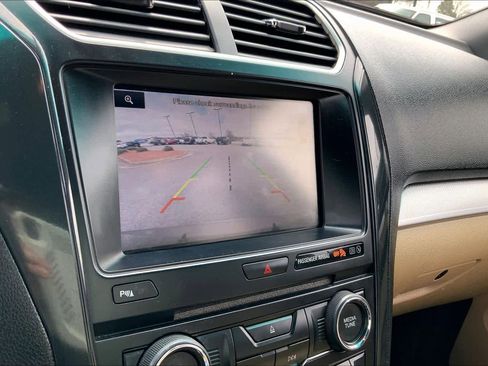 Used 2016 Ford Explorer XLT w/ Equipment Group 202A image 28