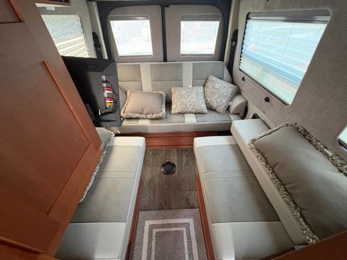 Used 2018 Mercedes-Benz Sprinter 3500 image 21