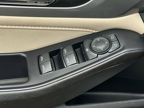 Used 2022 Chevrolet Traverse LS FWD image 12