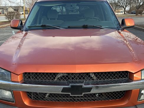 Used 2005 Chevrolet Avalanche LS w/ Sun And Sound Package image 26