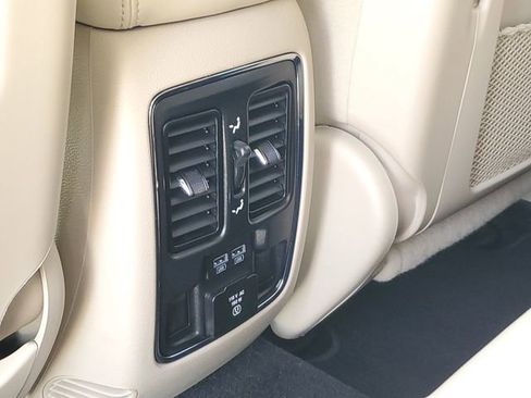 Used 2021 Jeep Grand Cherokee Limited image 30