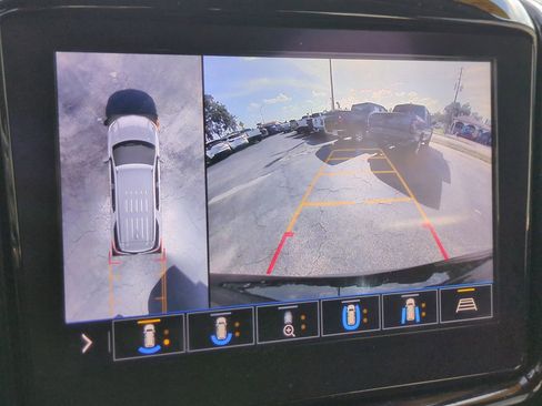 Used 2021 Chevrolet Traverse RS image 19