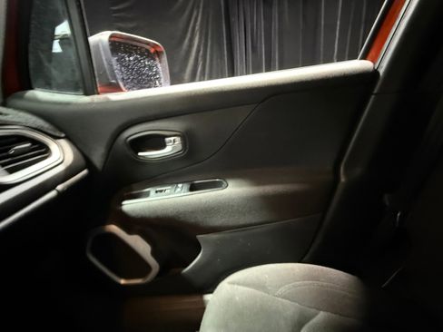 Used 2018 Jeep Renegade Sport w/ Power & Air Group image 16