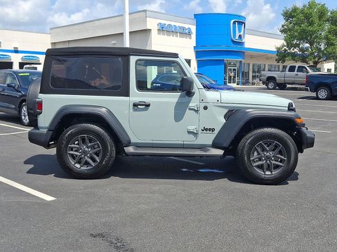 Used 2024 Jeep Wrangler Sport AWD/4WD image 7