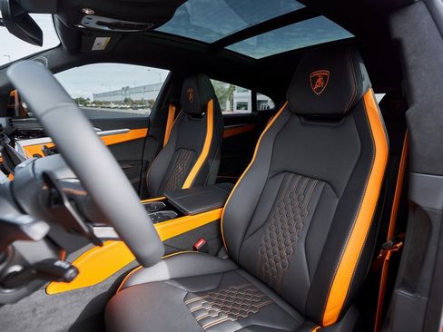Used 2025 Lamborghini Urus SE image 43