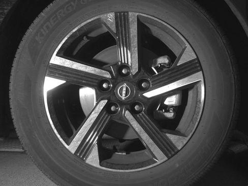 Used 2025 Nissan Sentra SV FWD image 13