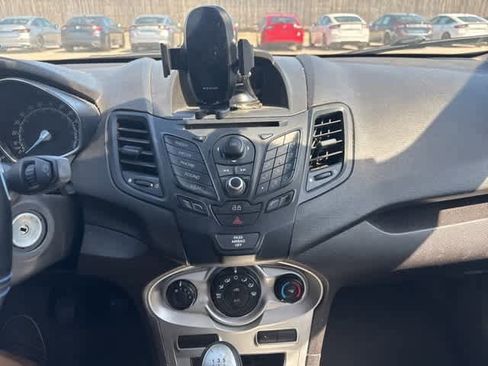 Used 2014 Ford Fiesta SE image 19