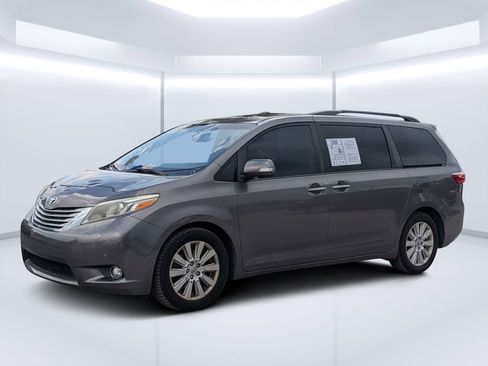 Used 2017 Toyota Sienna Limited FWD image 8