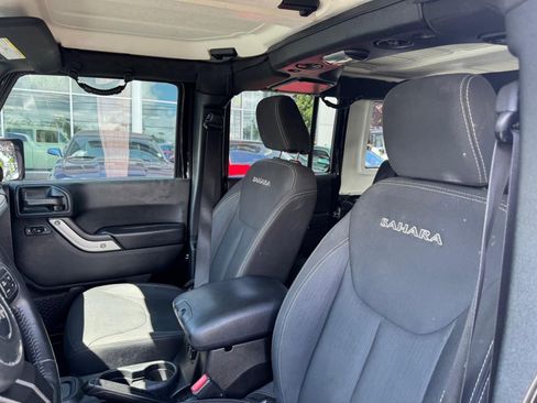 Used 2018 Jeep Wrangler Unlimited Sahara AWD/4WD image 9