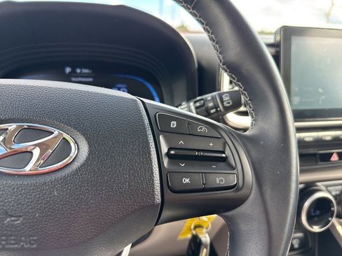 Certified 2023 Hyundai Venue SEL image 29