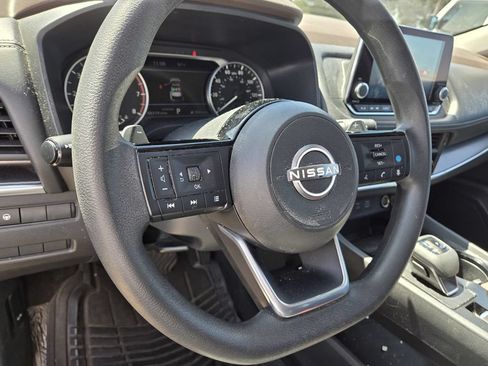 Used 2023 Nissan Rogue SV FWD image 14