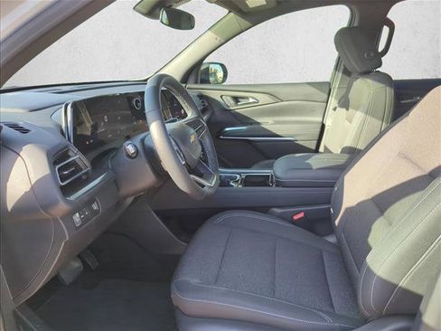 Used 2024 Chevrolet Traverse LT FWD image 9