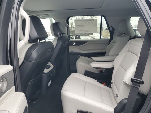 New 2025 Lincoln Navigator Reserve image 27