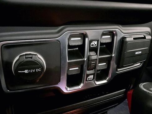 Used 2021 Jeep Wrangler Unlimited Sahara image 31