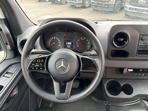 Used 2021 Mercedes-Benz Sprinter 2500 image 7