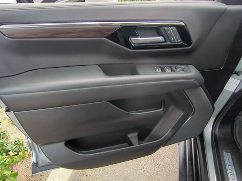 Used 2025 Chevrolet Tahoe LT image 22