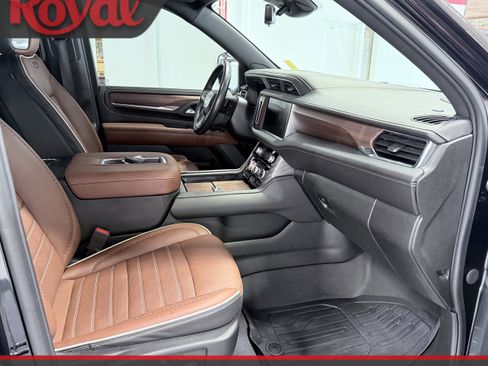 Used 2023 GMC Yukon XL Denali Ultimate AWD/4WD image 14