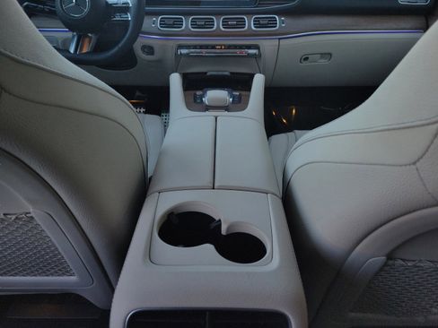 Certified 2025 Mercedes-Benz GLS 580 4MATIC image 11