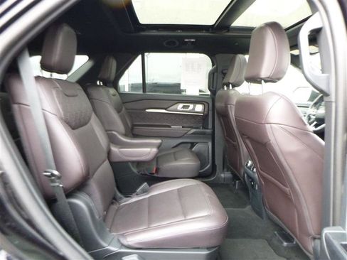 Used 2025 Ford Explorer Platinum w/ LUX Leather Package AWD/4WD image 9