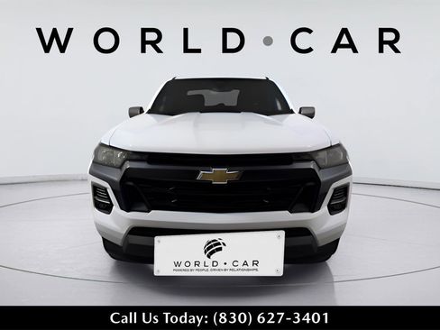 Used 2024 Chevrolet Colorado LT w/ LT Convenience Package image 2