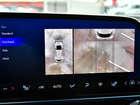 Used 2025 Chevrolet Equinox EV LT w/ Convenience Package image 19