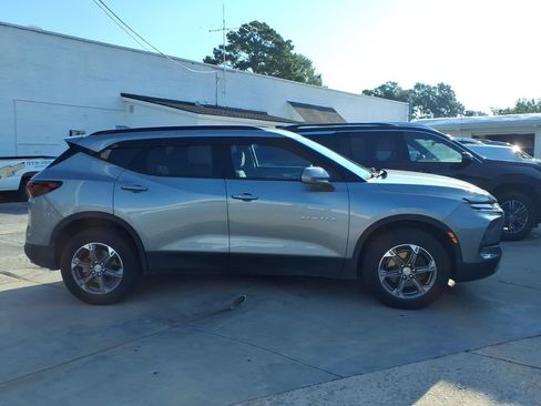 Used 2024 Chevrolet Blazer LT w/ Convenience Package FWD image 3