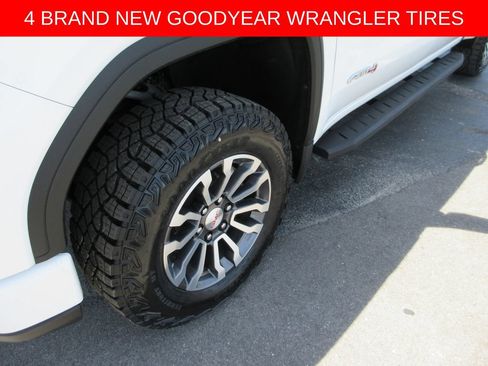 Certified 2023 GMC Sierra 1500 AT4 w/ Technology Package AWD/4WD image 3