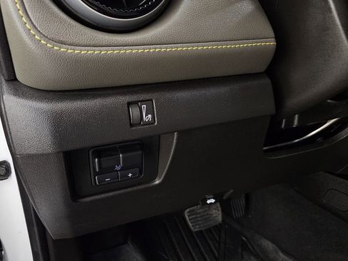 Used 2024 Chevrolet Colorado ZR2 w/ Technology Package AWD/4WD image 24