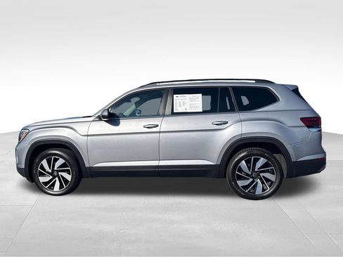 Used 2025 Volkswagen Atlas SE FWD image 2