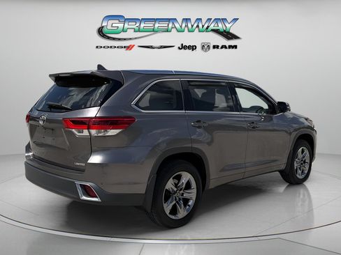 Used 2019 Toyota Highlander Limited Platinum FWD image 4