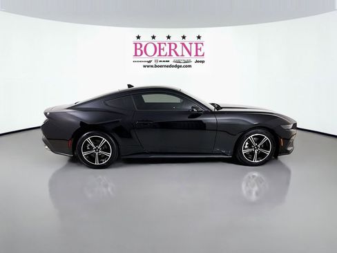 Used 2025 Ford Mustang Coupe image 8