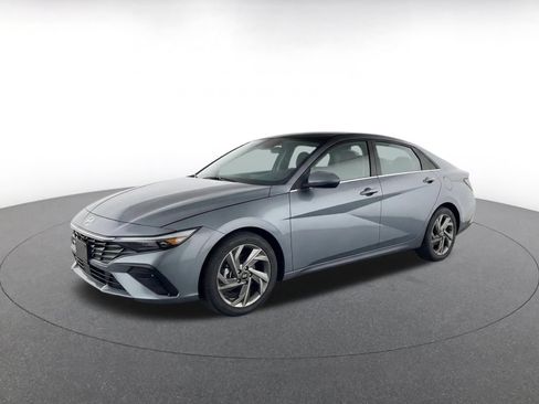 Used 2026 Hyundai Elantra Sport FWD image 3