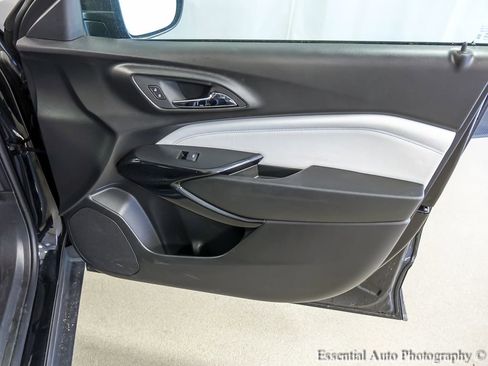 Used 2025 Chevrolet Trax LT w/ LT Convenience Package FWD image 22