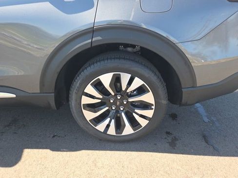 Used 2025 Ford Explorer Platinum w/ LUX Leather Package image 18