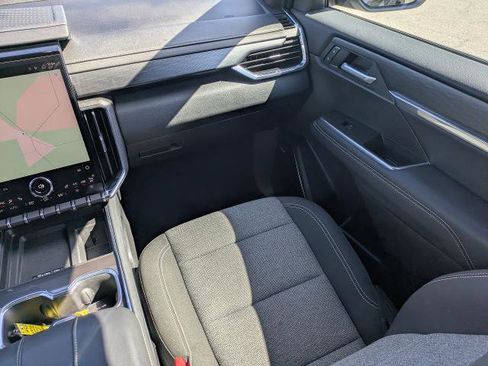 Used 2025 GMC Acadia Elevation FWD image 21