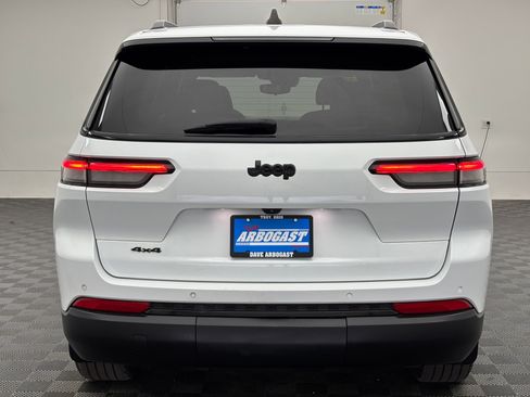 Used 2023 Jeep Grand Cherokee L Altitude AWD/4WD image 10
