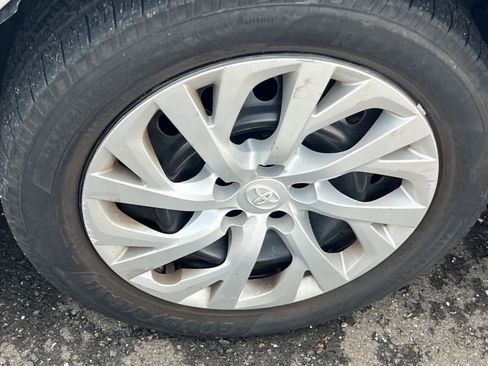 Used 2019 Toyota Corolla L image 12